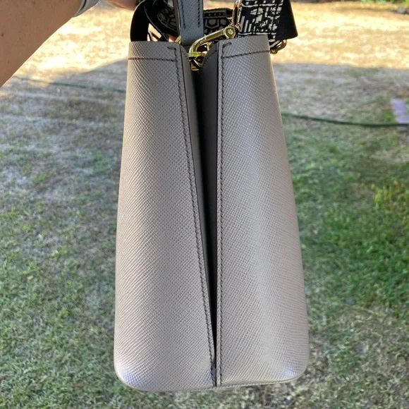 Authentic Prada saffiano leather panier bucket bag - Picture 3 of 17